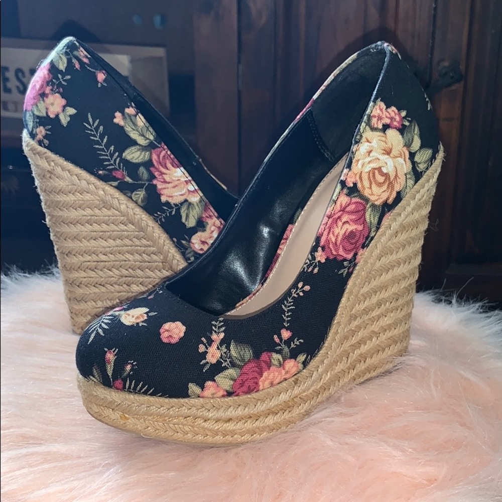 Diva floral wedges sz 7